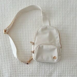Lululemon Everywhere Sling Bag